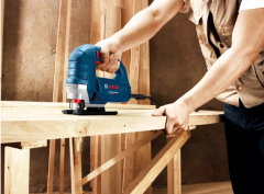 BOSCH GST 8000 E 710W DEKUPAJ TESTERE 060158H000
